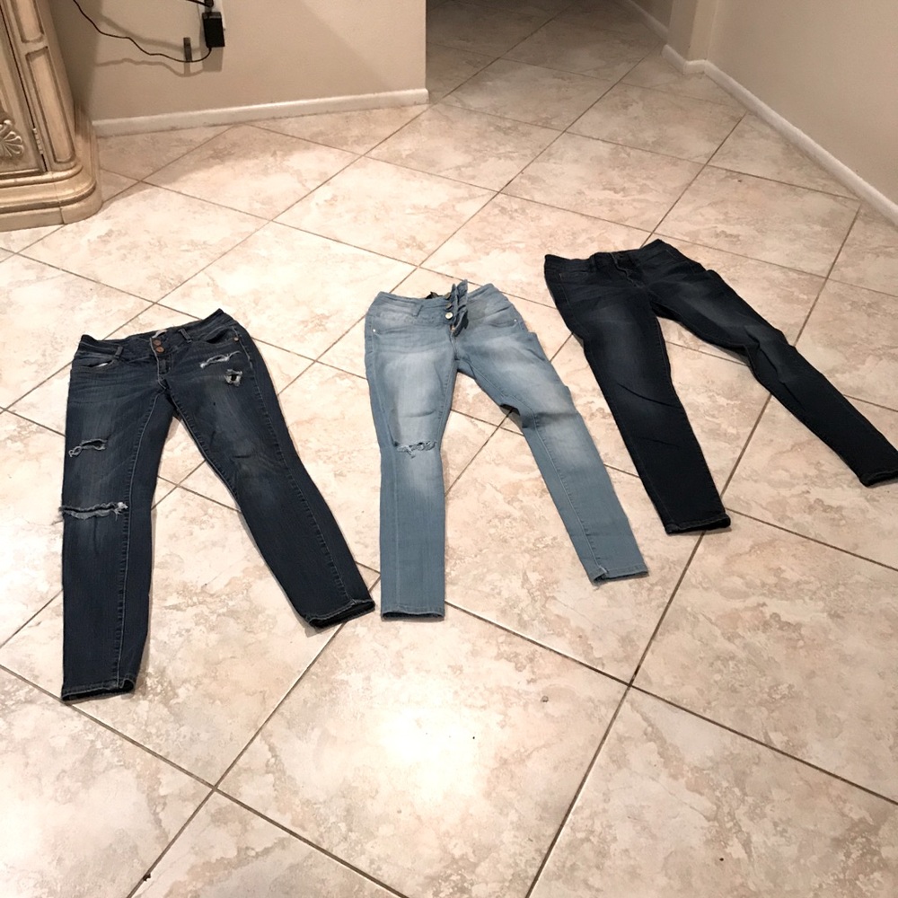 Three pairs of women’s refuge jeans size 4